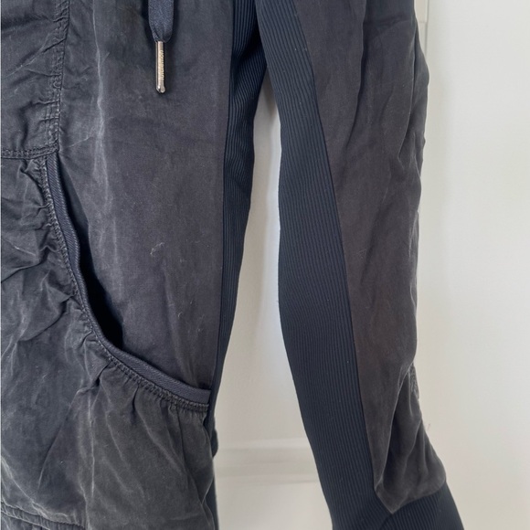 LULULEMON Jacket Full Zip Grey Reversible Long Sleeves Thumb Holes Ruched Sz 6 - Picture 11 of 16